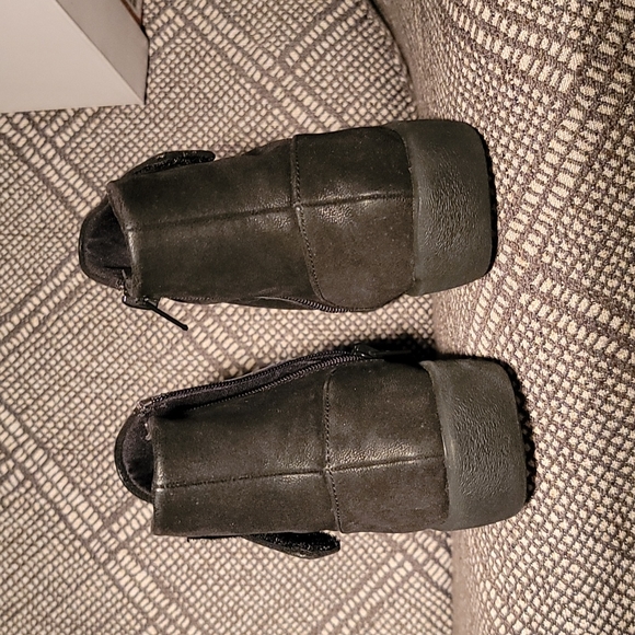 Clarks Sillian Sway Boots - Picture 6 of 9